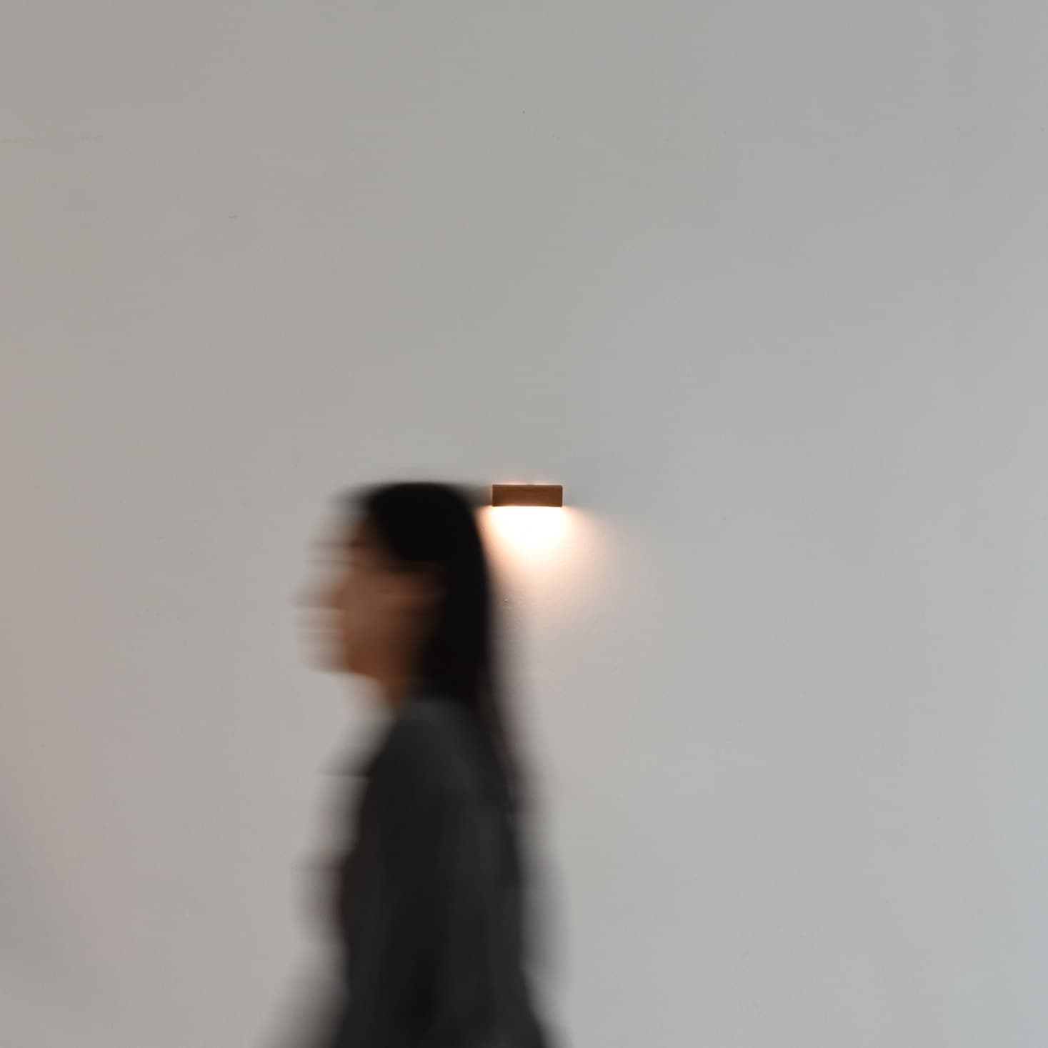 디라이징 Motion lamp 포스터 부착형 우드 원목 조명 현관 복도 무선 모션 센서등 충전식