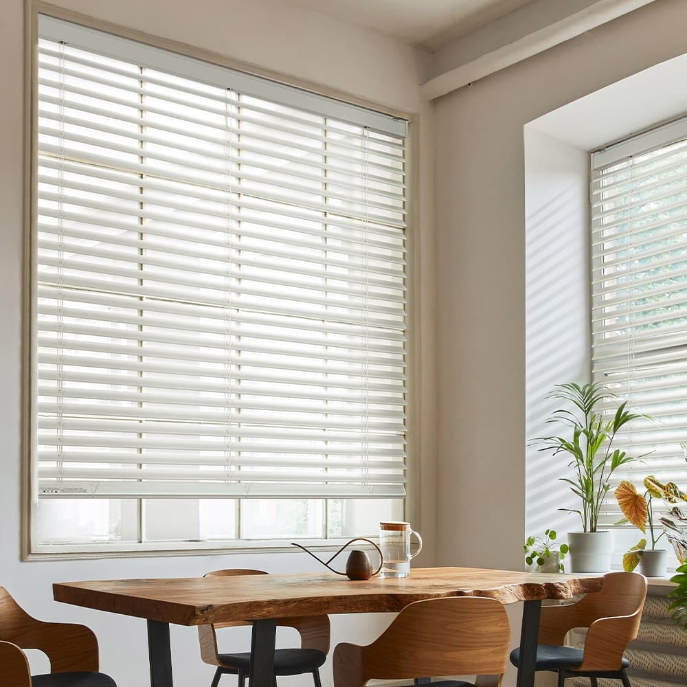 아라크네 슬렛: 오동나무 / 커버: 알루미늄 / 부속품 : 플라스틱 등 - 최저가 6,120원