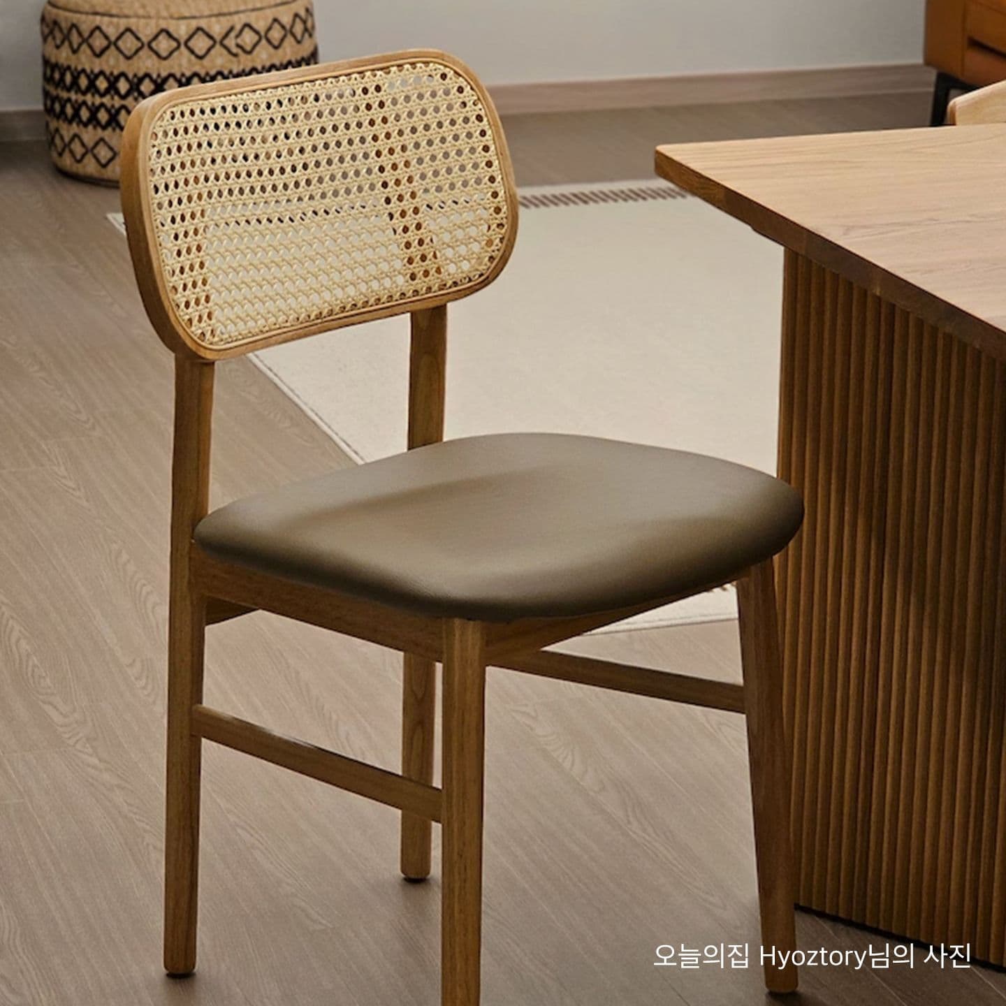 베스트리빙 와플 라탄 고무나무 원목 카페 디자인체어 3colors - 최저가 54,029원