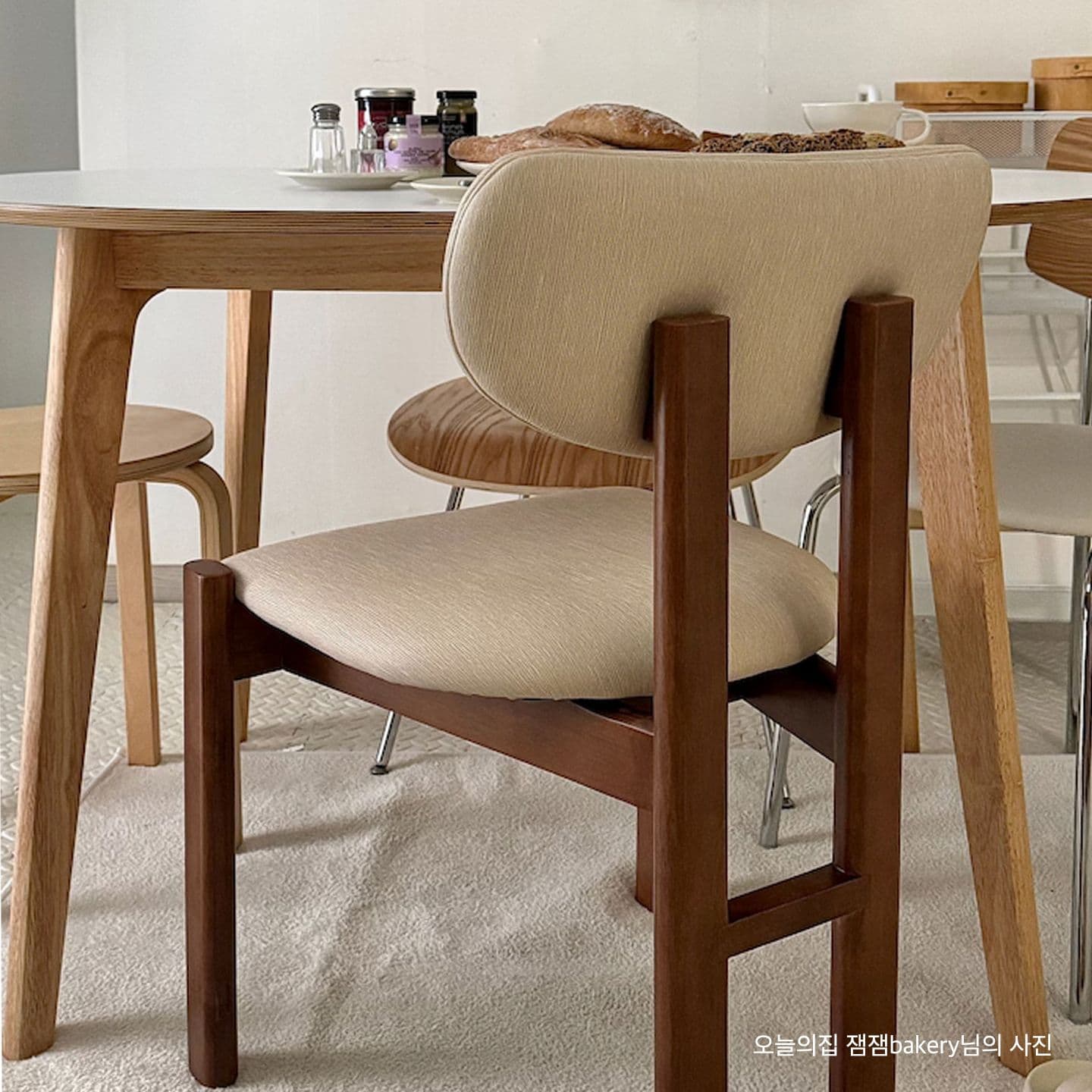 베스트리빙 해리스 인테리어 카페 패브릭 원목 식탁의자 3colors - 최저가 83,323원