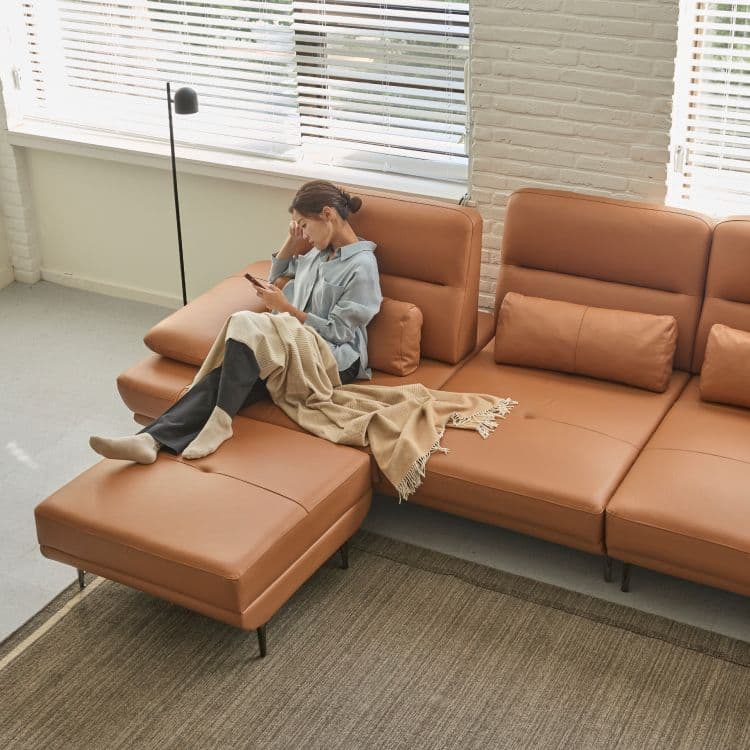 아워매뉴얼 에이블 천연면피 가죽 스윙 4인 소파 2colors (스툴 선택) - 최저가 1,210,000원