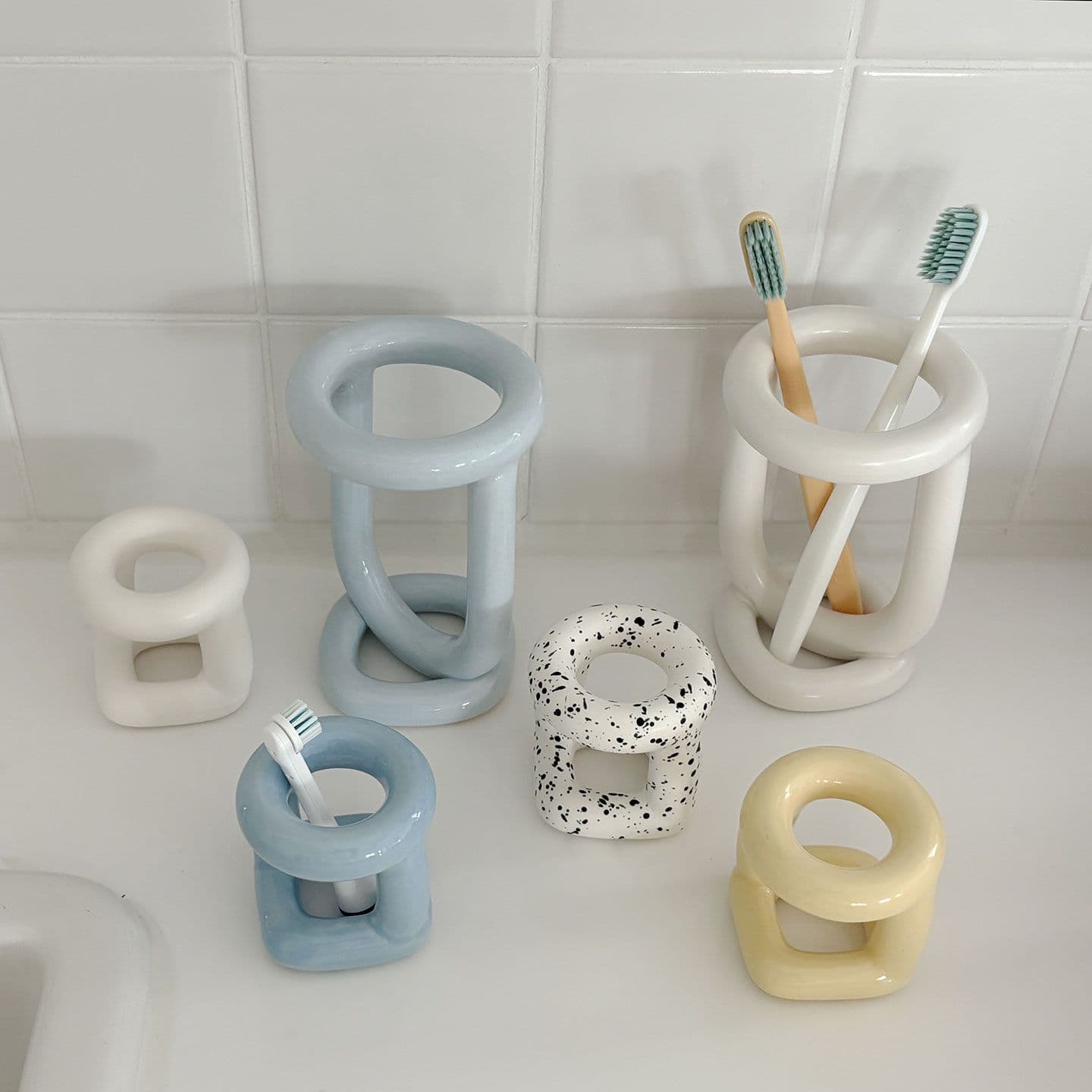 데코앤모어 곰팡이 걱정 없는 칫솔꽂이 칫솔거치대 치약꽂이 연필 펜슬 꽂이 책상정리 수저통 욕실정리