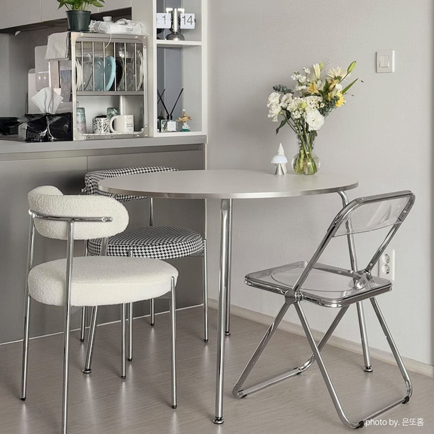 베스트리빙 미드센츄리 모던 크롬 600/800/1000 원형 테이블 거실 식탁 (의자선택)