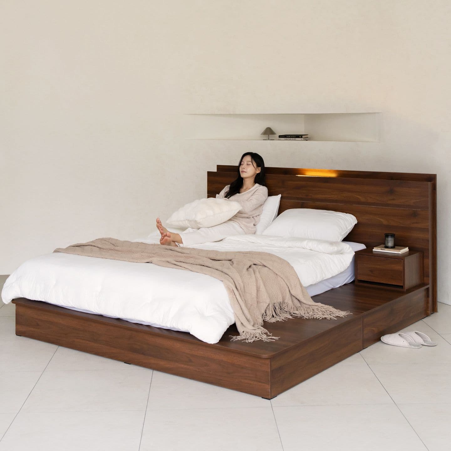 데일리리빙 모나코 LED 조명 침대프레임 SS/Q/K/LK(미니협탁추가) - 최저가 206,100원