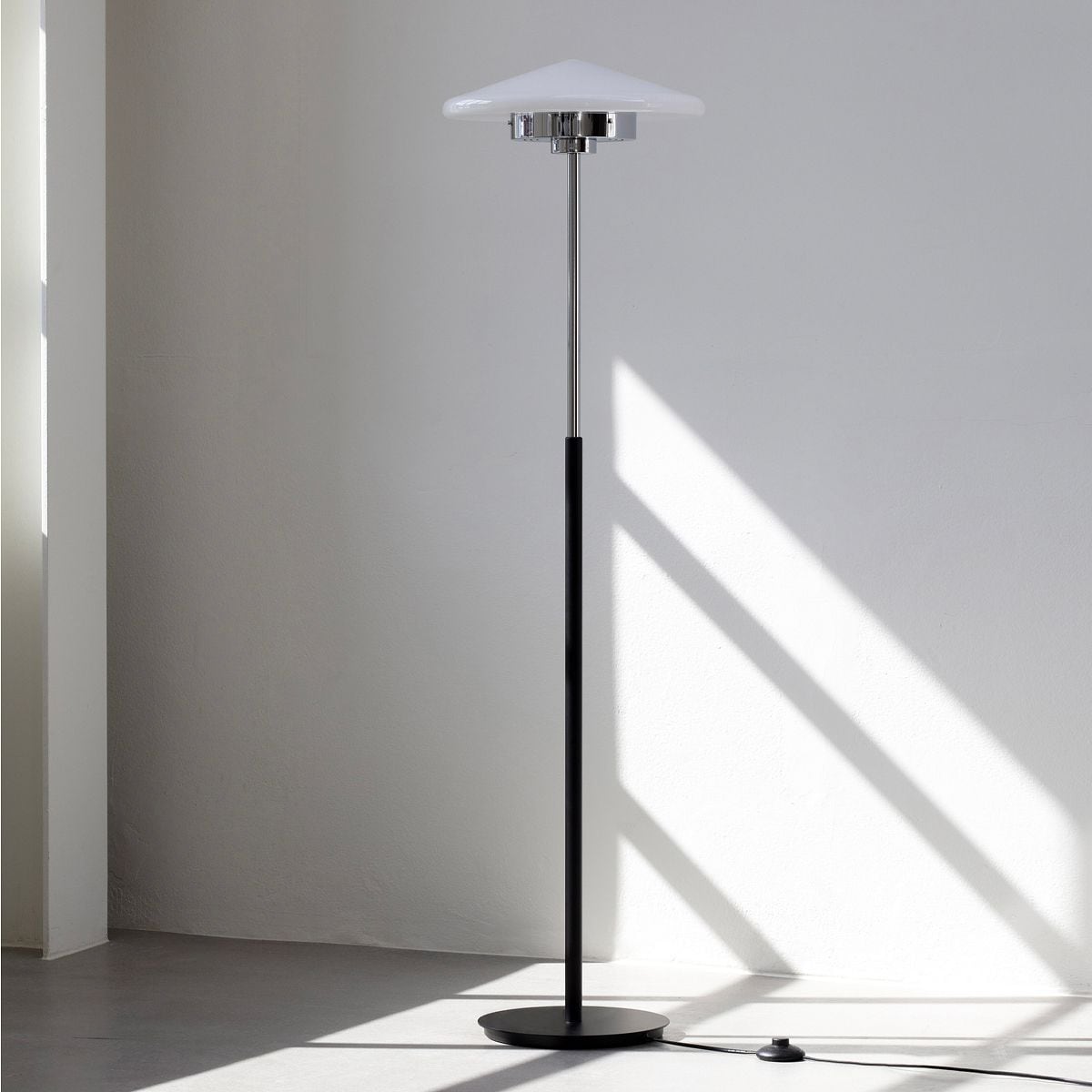 잭슨카멜레온 Cone Floor Lamp - 최저가 516,780원