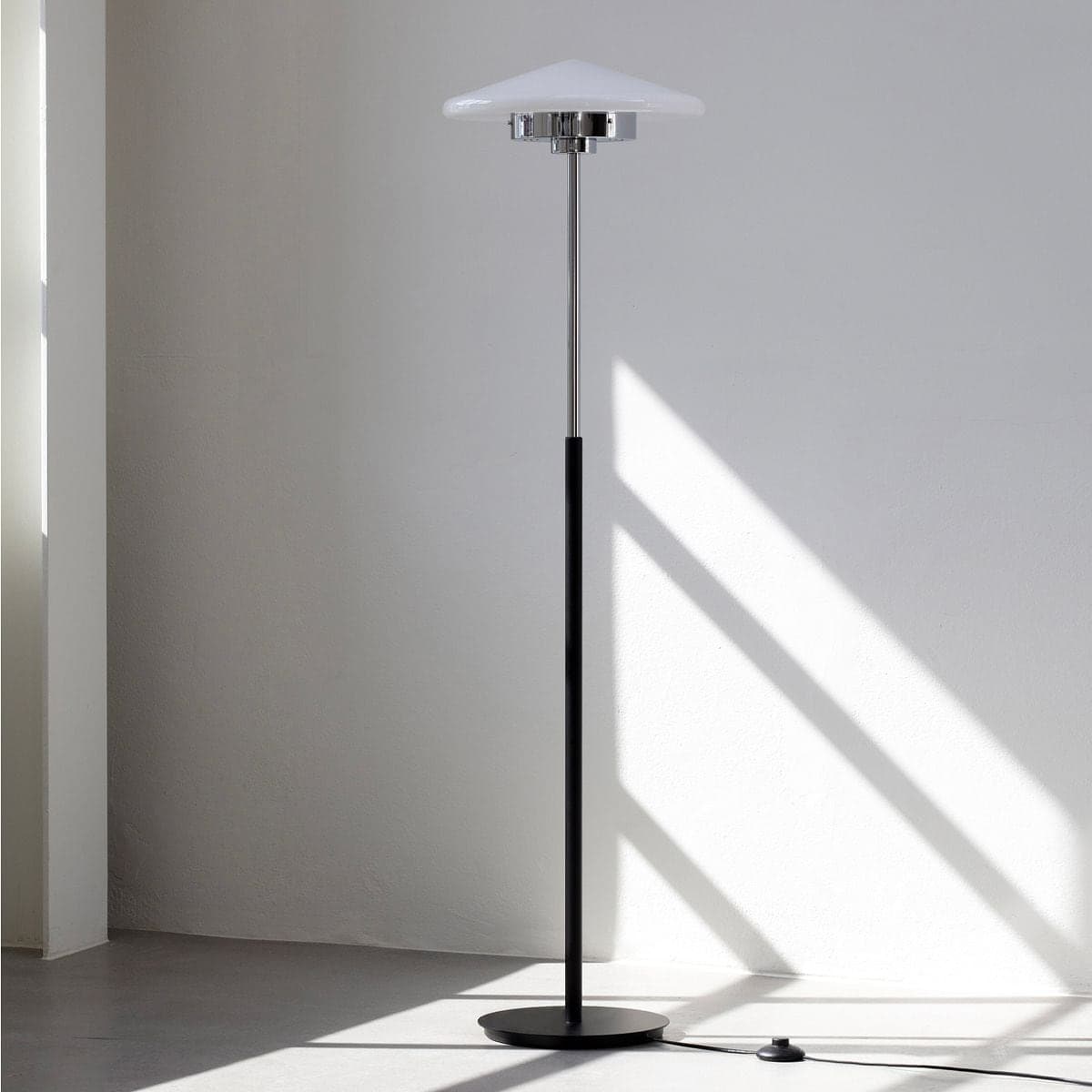 Cone Floor Lamp 가격 추적 잭슨카멜레온 Cone Floor Lamp